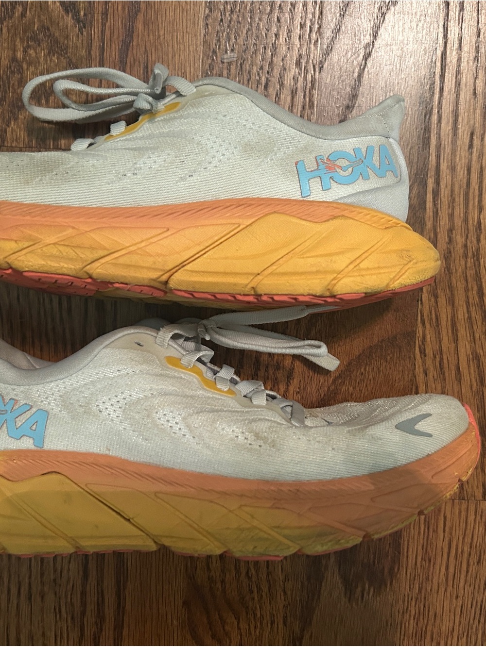 Hoka One One Arahi 6 running shoes